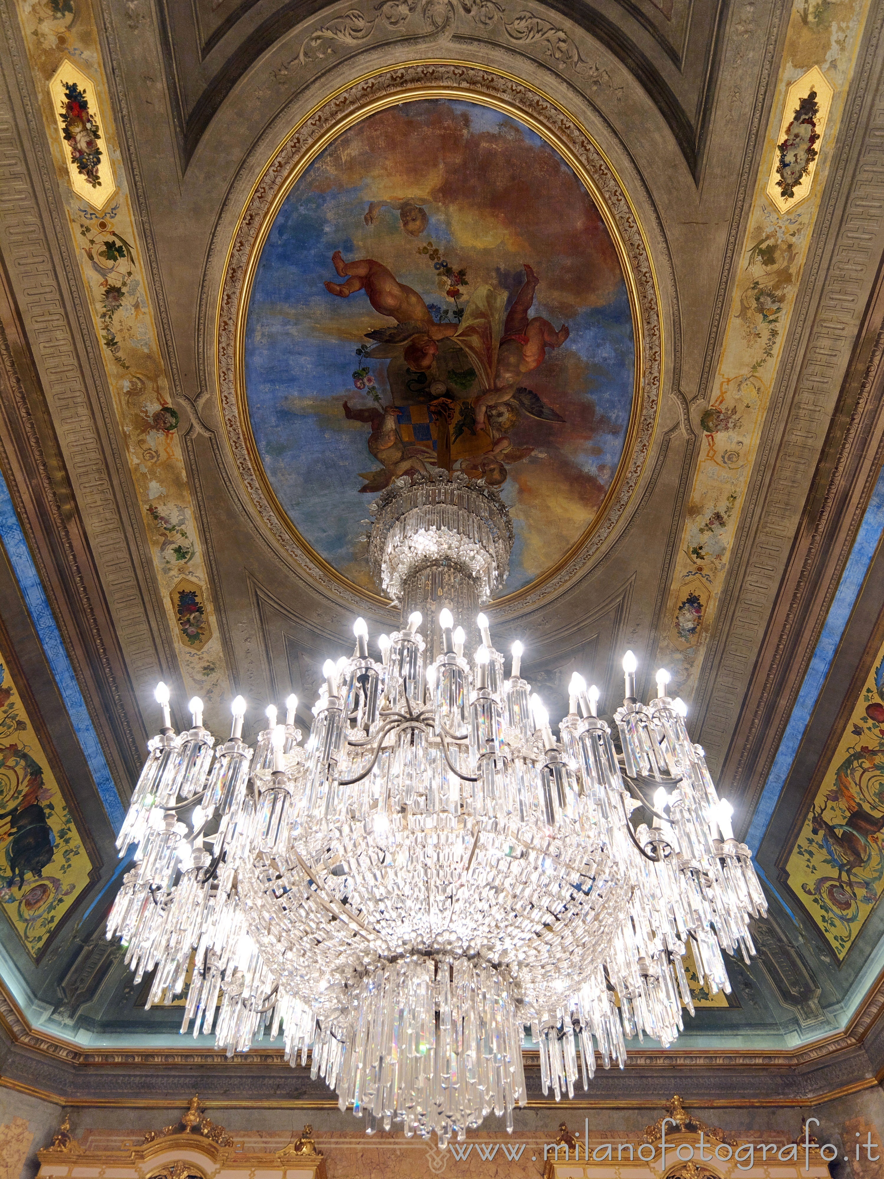 Milano - Lampadario e soffitto di Sala Beauharnais in Palazzo Serbelloni